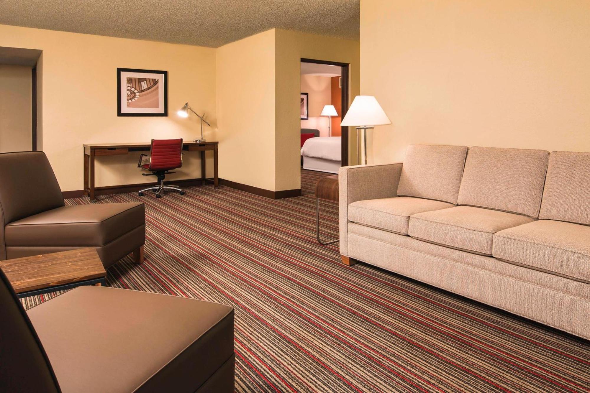 1 Bedroom 2 room Suite 1 King Alternate bed sofa bed,1633013409:JPEG